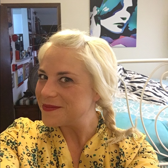 Meet your Posher, Sarah - Picture 1 of 1